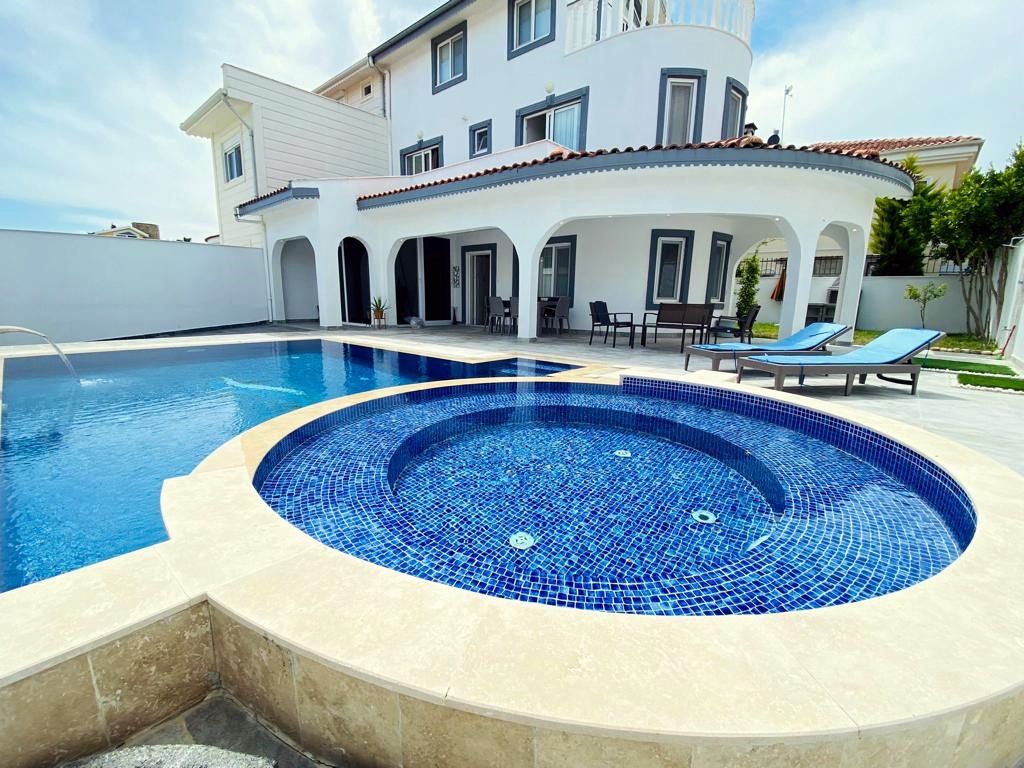 Villa Lion