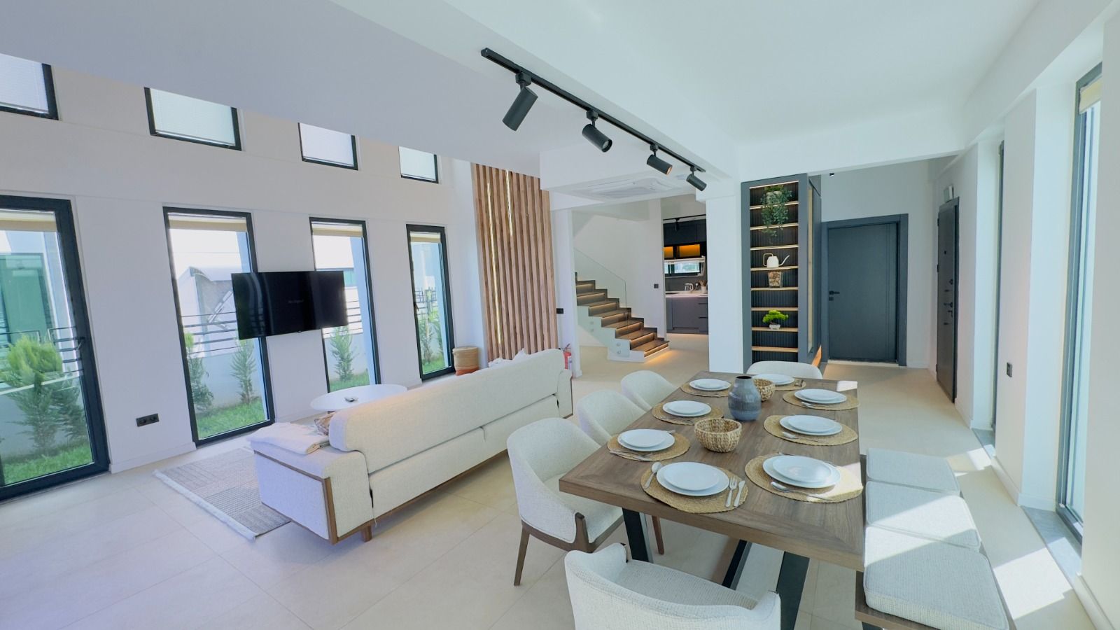 King Luxury Villa - Image 1