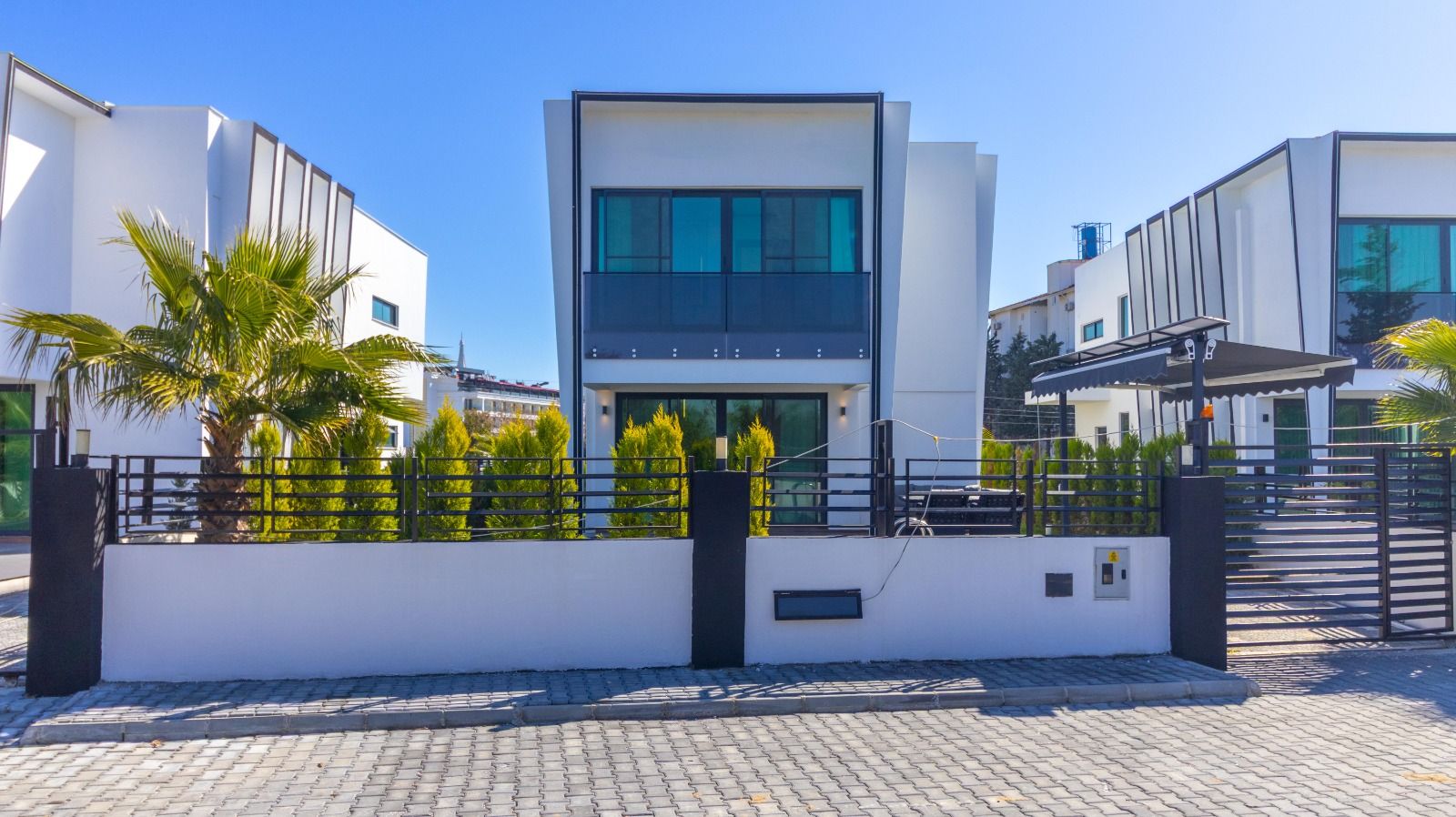 King Luxury Villa - Image 5