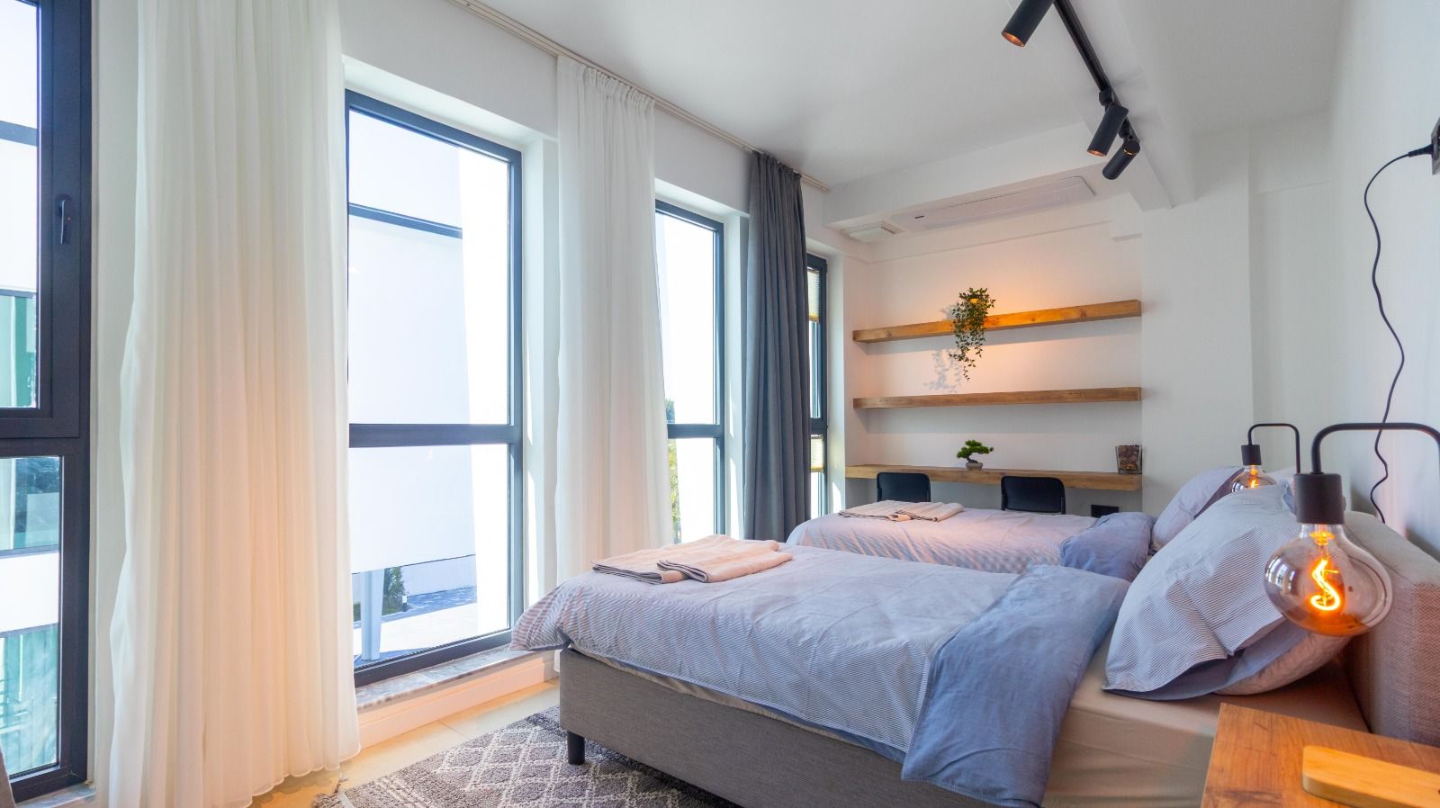 King Luxury Villa - Image 4